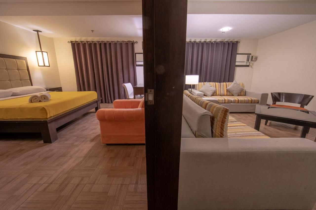 Rosvenil Hotel Tacloban Exterior photo