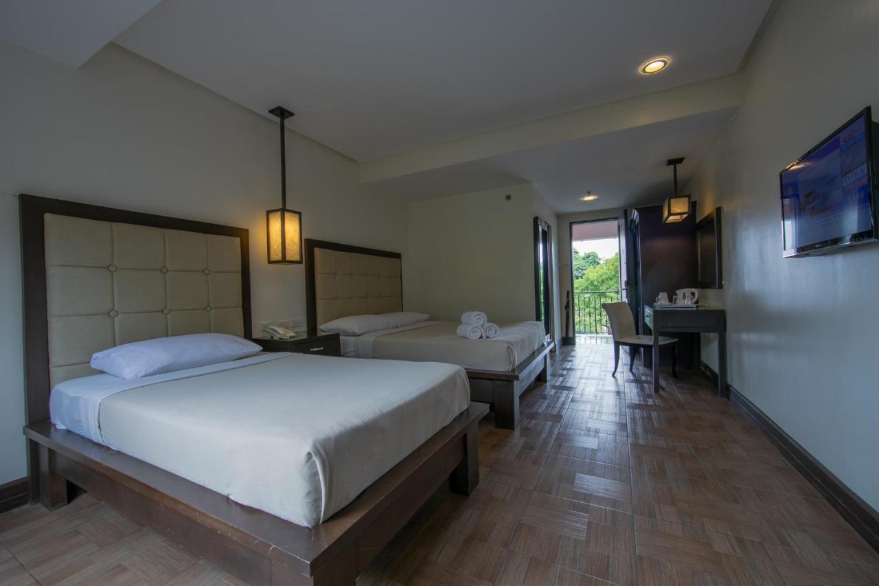 Rosvenil Hotel Tacloban Exterior photo